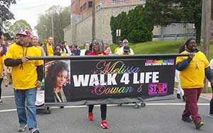 The event included a walk demonstrating community solidarity in the fight against domestic violence.