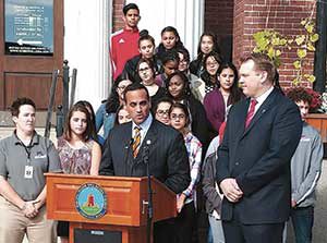 Mayor Joseph Curtatone joined Concussion Legacy Foundation’s Chris Nowinski, last Wednesday to announce the city’s partnership with the foundation.